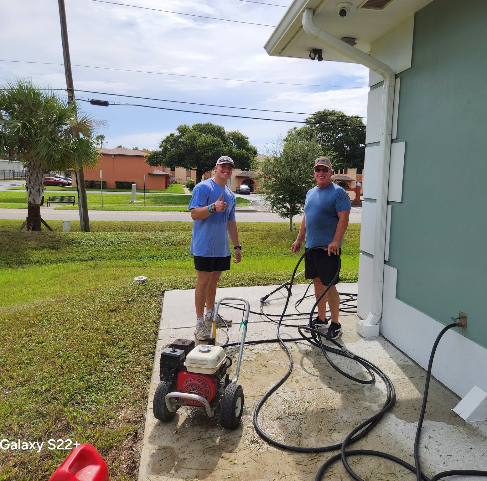 Church at Viera CAV 321 volunteers serving at Helen’s House